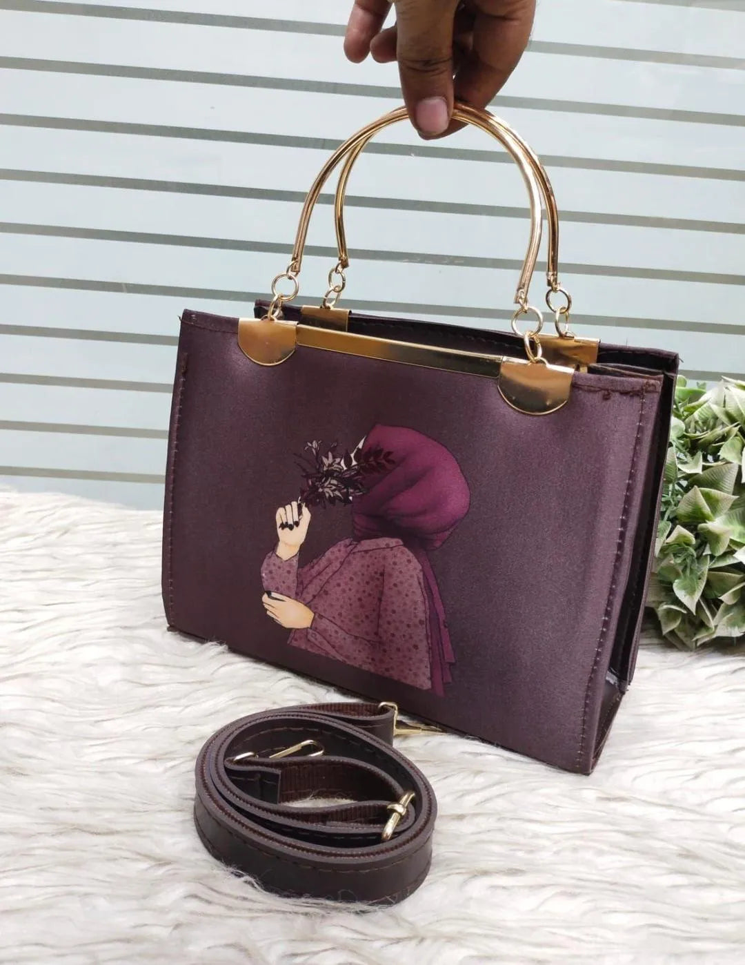 #ChicAndSimple #StyleStaple #PULeatherBag #WardrobeEssential #EverydayChic #OOTDInspo #BagGoals #CarryWithStyle Fashion Insta