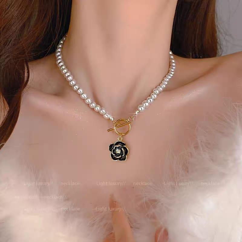 Flower Shaped Gold Plated Pearl Pendant Fashion Insta